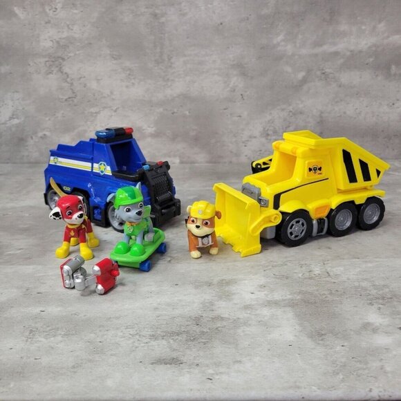 Paw Patrol Ultimate Rescue Bulldozer Police Figures - Picture 1 of 16